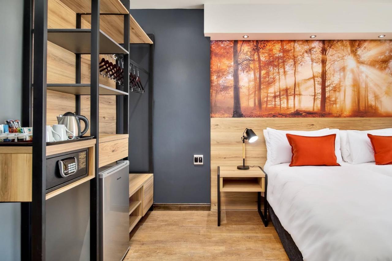 Guest room, 2 Twin/Single Bed(s), Piazza view